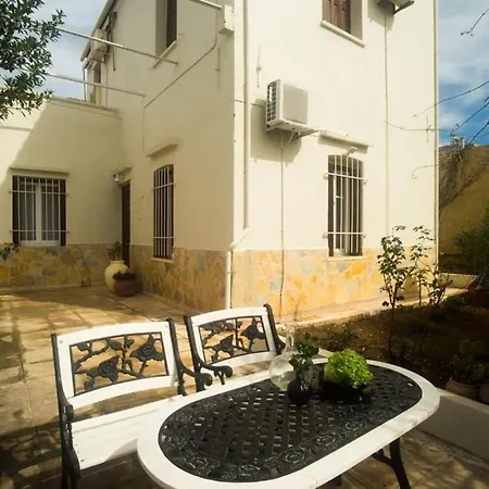 Holiday home Tatiana's Garden House *